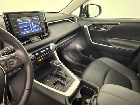Used 2019 Toyota RAV4 XLE Premium image 26