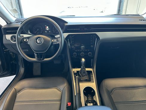 Used 2021 Volkswagen Passat 2.0T SE image 9
