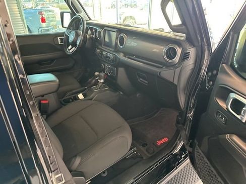 Used 2021 Jeep Wrangler Unlimited Sahara w/ Uconnect 4C Nav & Sound Group AWD/4WD image 16