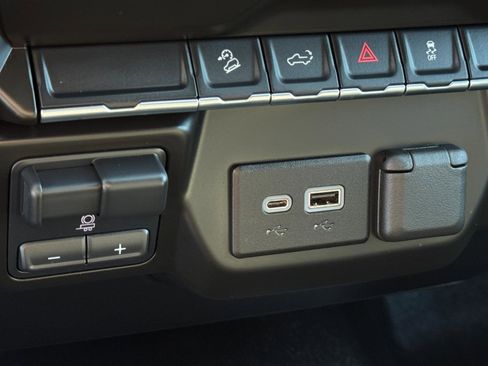 Used 2021 Chevrolet Silverado 1500 Custom Trail Boss image 17