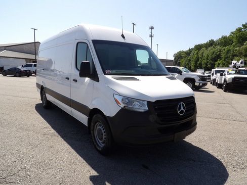 Used 2023 Mercedes-Benz Sprinter 2500 image 11