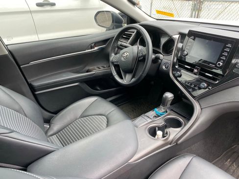 Used 2022 Toyota Camry SE w/ Convenience Package FWD image 8