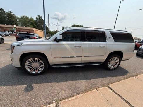 Used 2017 Cadillac Escalade ESV Luxury AWD/4WD image 4