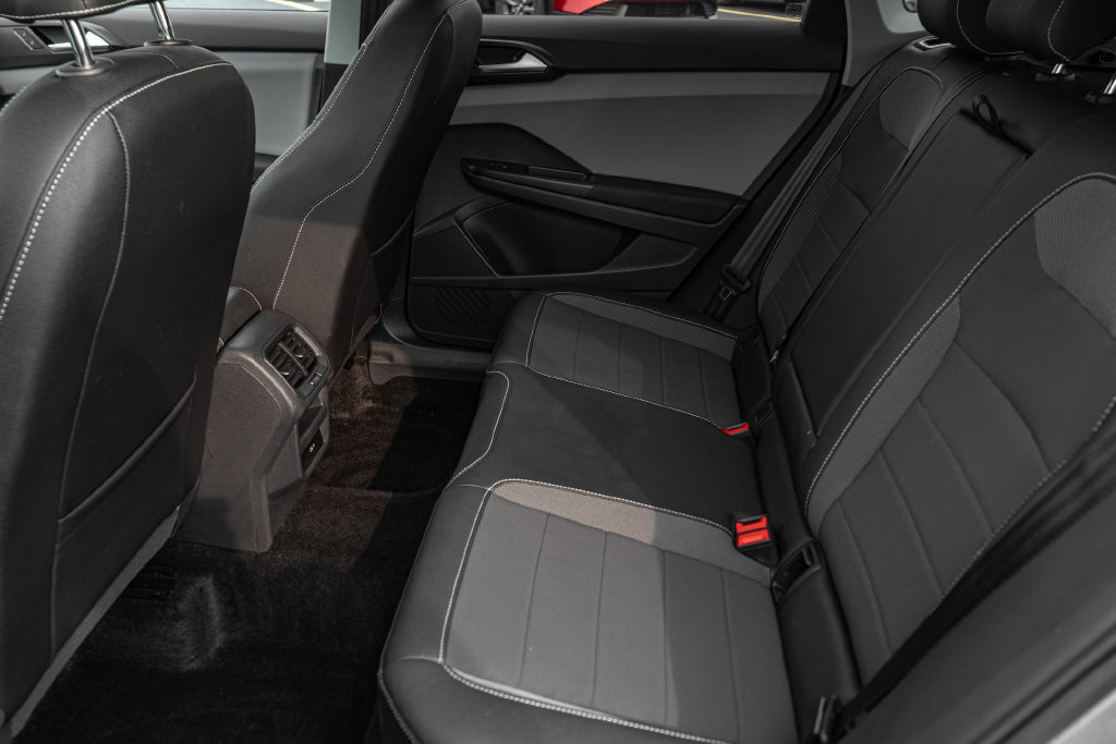 Certified 2023 Volkswagen Taos SE w/ Panoramic Sunroof Package AWD/4WD image 29