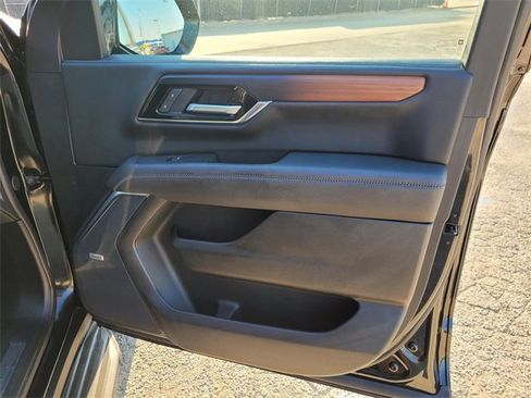 Used 2025 GMC Yukon Denali image 10