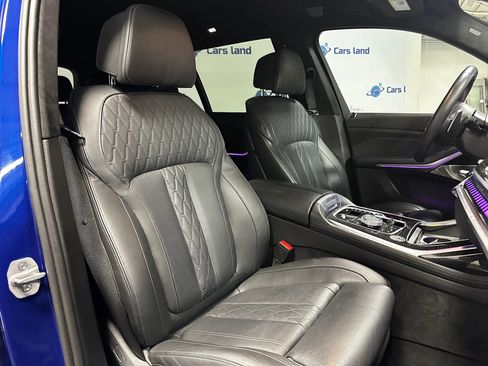 Used 2025 BMW X7 M60i AWD/4WD image 31