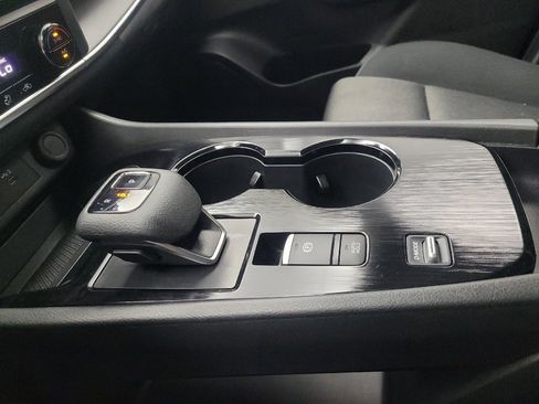 Used 2024 Nissan Rogue SV image 26