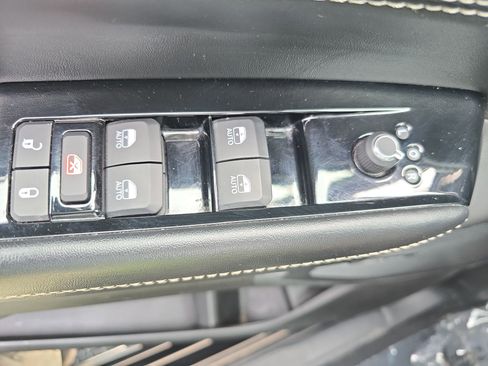 Used 2024 Jeep Wagoneer L Series II RWD image 26