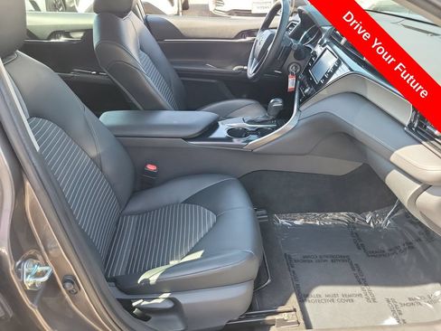 Used 2020 Toyota Camry SE FWD image 18