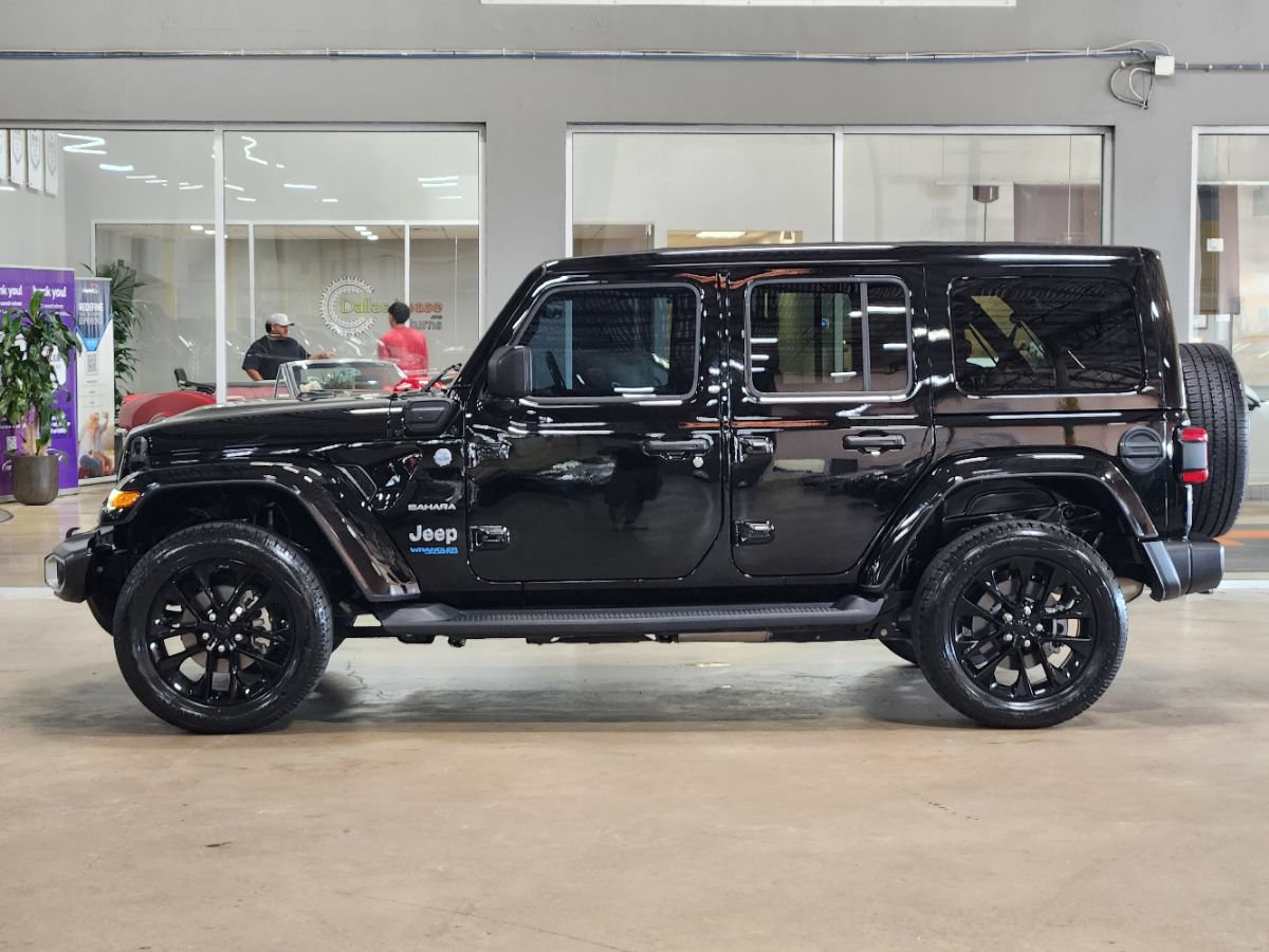 Used 2021 Jeep Wrangler Unlimited Sahara w/ Cold Weather Group AWD/4WD image 6
