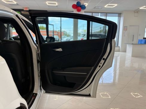 Used 2019 Dodge Charger SXT RWD image 37
