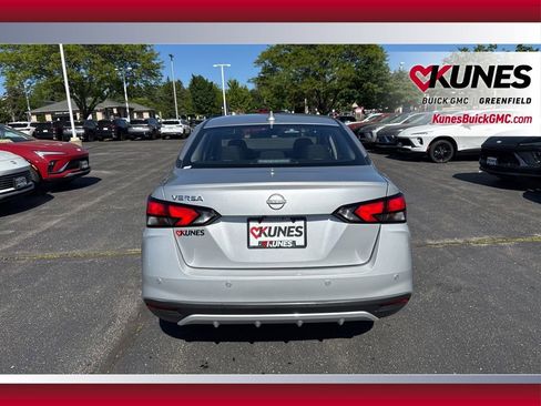 Used 2025 Nissan Versa SV FWD image 9