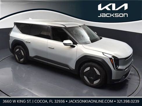 Used 2024 Kia EV9 Light Long Range image 1