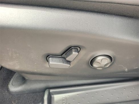 New 2026 Chrysler Voyager LX image 4