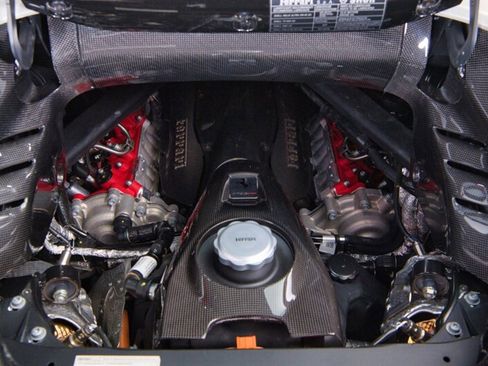 Used 2023 Ferrari SF90 Spider image 32