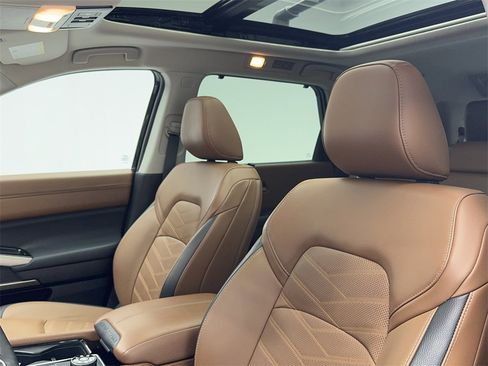 Used 2024 Nissan Pathfinder Platinum w/ Cargo Package image 31