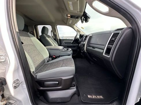 Used 2019 RAM 1500 Classic SLT w/ Luxury Group image 28