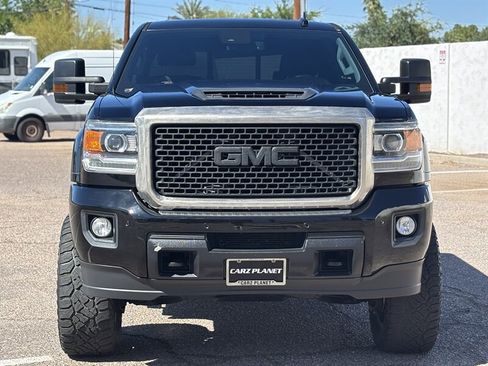 Used 2017 GMC Sierra 2500 Denali w/ Duramax Plus Package AWD/4WD image 10