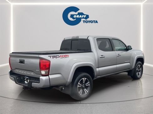 Used 2017 Toyota Tacoma TRD Sport image 6