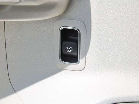 Certified 2024 Mercedes-Benz EQB 250+ image 15