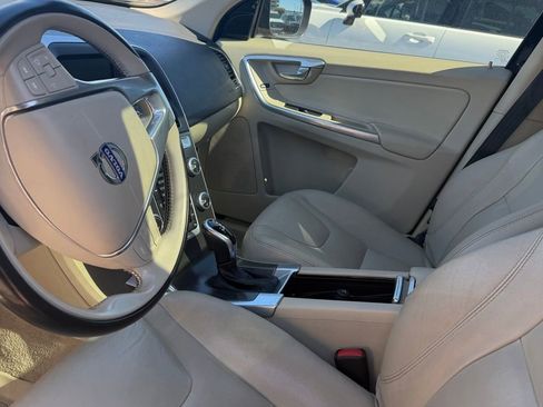 Used 2016 Volvo XC60 T5 Premier w/ Proximity Package image 6