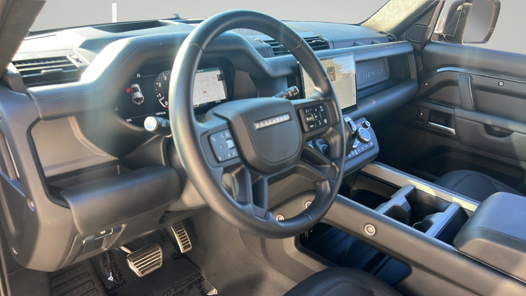 Used 2025 Land Rover Defender 110 X AWD/4WD image 4