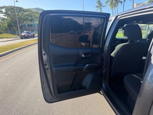 Used 2017 Toyota Tacoma SR AWD/4WD image 10