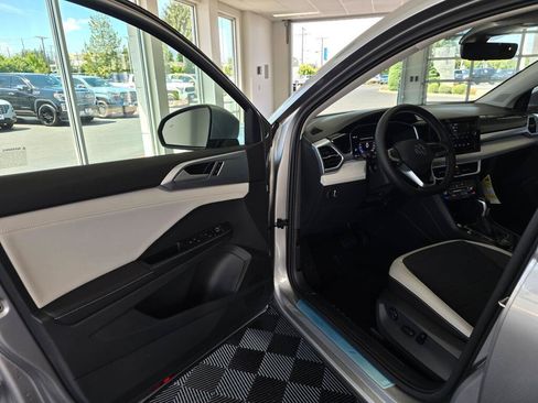 New 2026 Volkswagen Taos SE AWD/4WD image 32