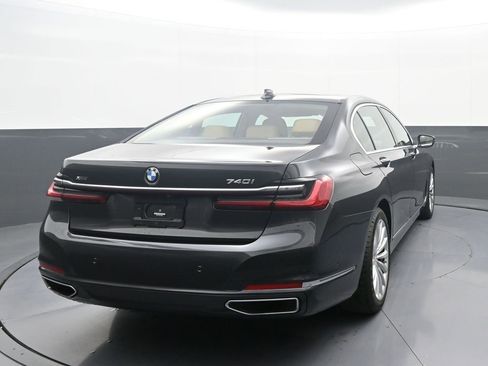Used 2022 BMW 740i xDrive w/ Premium Package image 7