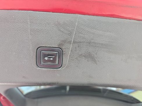 Used 2022 Chevrolet Traverse LT w/ LT Premium Package image 38