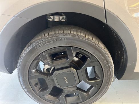 Used 2025 Kia Sorento SX AWD/4WD image 15