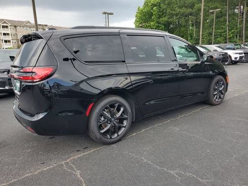 New 2026 Chrysler Pacifica Select w/ S Appearance Package FWD image 6