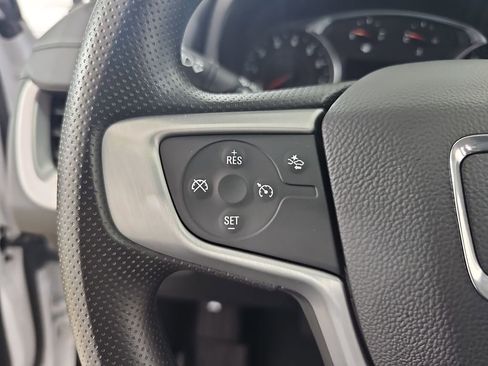 Used 2024 GMC Terrain SLE w/ Driver Convenience Package image 21