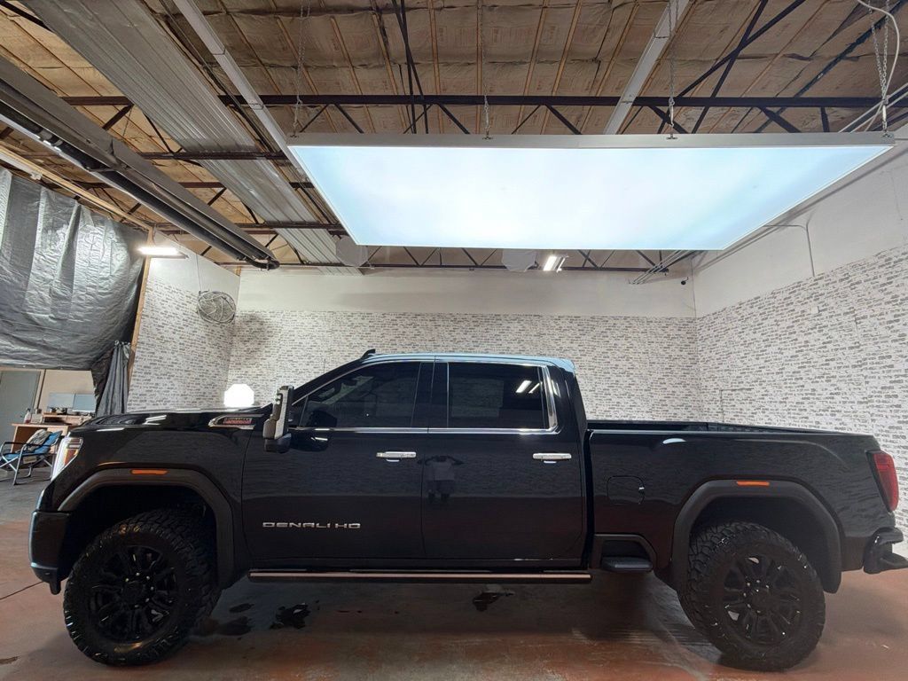 Used 2023 GMC Sierra 2500 Denali w/ Denali Black Diamond Edition AWD/4WD image 4