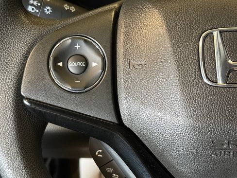 Used 2019 Honda HR-V LX image 11