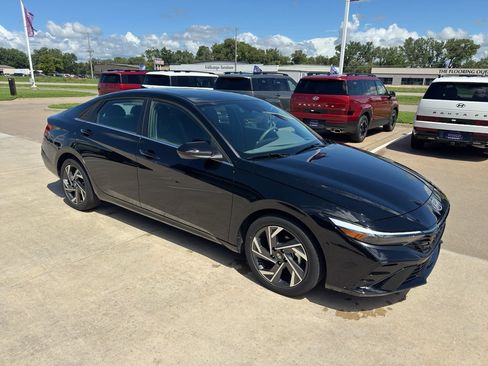 New 2025 Hyundai Elantra SEL FWD image 7