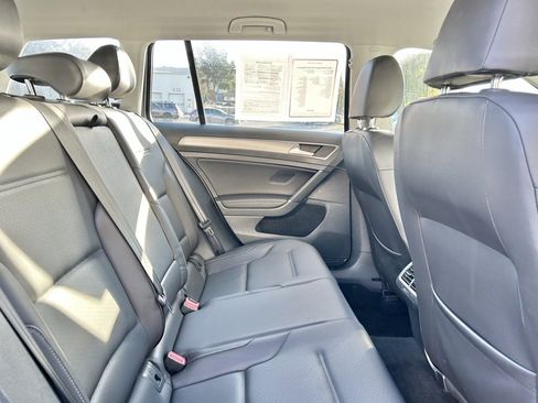 Used 2015 Volkswagen Golf S image 14