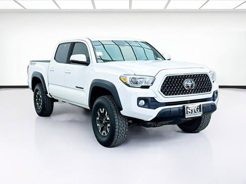 Used 2019 Toyota Tacoma TRD Off-Road w/ Technology Package image 3