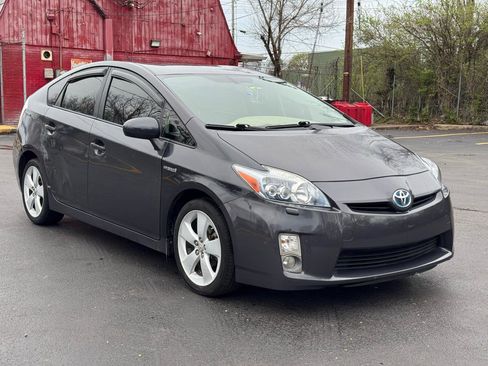 Used 2010 Toyota Prius Five image 2