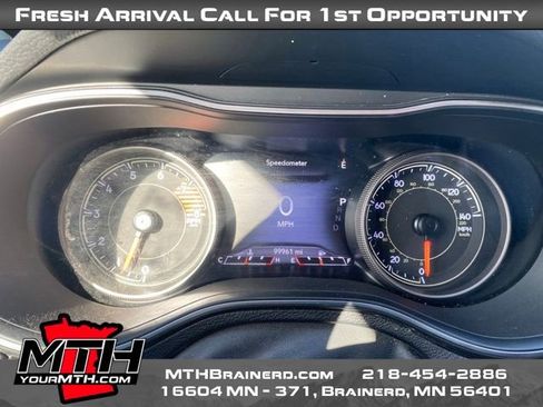 Used 2019 Jeep Cherokee Trailhawk w/ Cold Weather Group AWD/4WD image 13