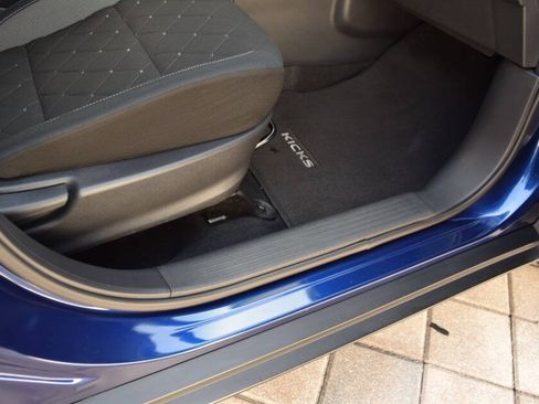 Used 2018 Nissan Kicks SV FWD image 52