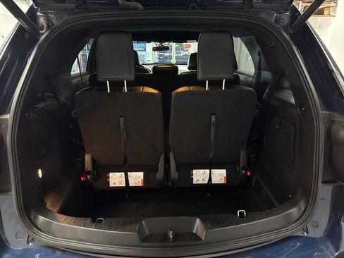 Used 2017 Ford Explorer XLT w/ Equipment Group 202A AWD/4WD image 31