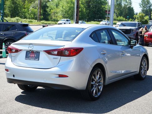 Used 2018 MAZDA MAZDA3 Touring FWD image 5