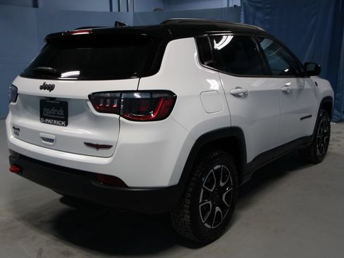 Used 2025 Jeep Compass Trailhawk AWD/4WD image 30