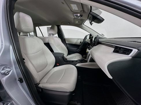 Used 2025 Toyota Corolla Cross L AWD/4WD image 28