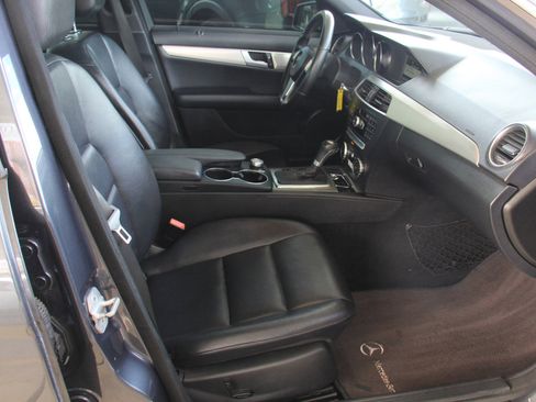 Used 2013 Mercedes-Benz C 250 Sedan image 26