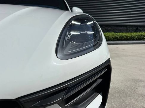 Certified 2024 Porsche Macan AWD/4WD image 9
