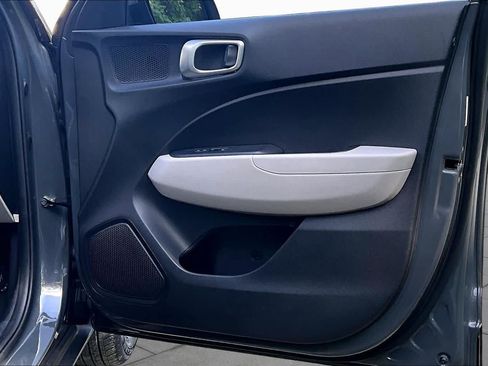 Used 2025 Hyundai Venue SEL FWD image 23