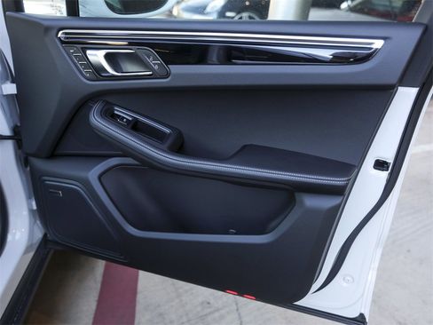 New 2026 Porsche Macan S image 38