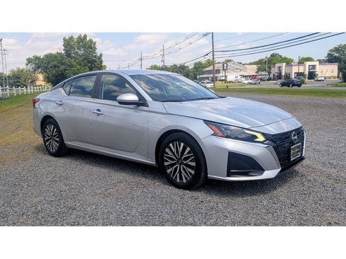 Used 2023 Nissan Altima 2.5 SV image 3